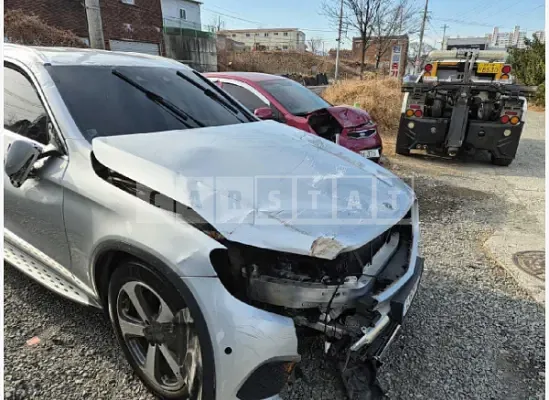 Photo 2 of 26: 2019 Mercedes-Benz GLC300 4Matic — Korean insurance auction