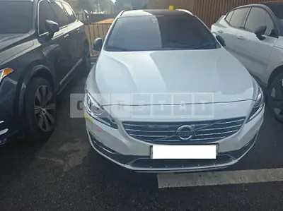 Photo 1 of 7: 2017 Volvo V60 D4 — Korean insurance auction