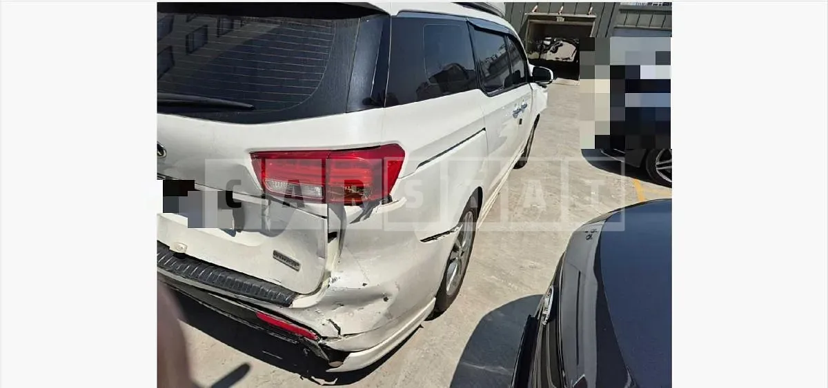 Photo 2 of 19: 2018 Kia Carnival High Limousine — Korean insurance auction