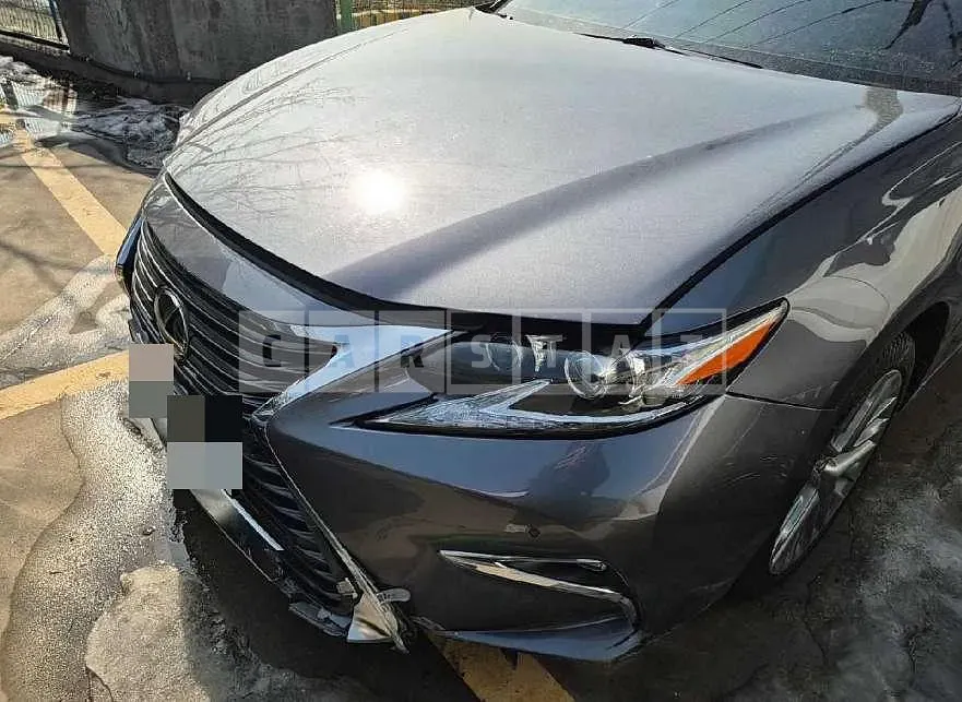 Photo 2 of 15: 2015 Lexus ES350 — Korean insurance auction