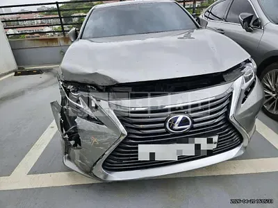 Photo 1 of 18: 2017 Lexus ES300h — Korean insurance auction