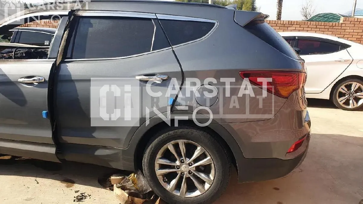 Photo 2 of 10: 2018 Hyundai Santa Fe 2.0 — Korean insurance auction