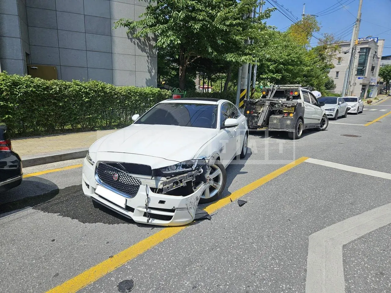 Photo 2 of 6: 2015 Jaguar XE 2.0d, VIN SAJAB4BN9GA922304 — Korean insurance auction