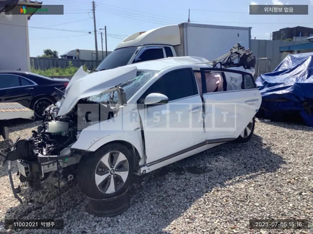 Photo 2 of 11: 2017 Hyundai IONIQ Electric, VIN KMHC051HFHU009906 — Korean insurance auction