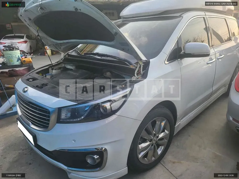 Photo 2 of 13: 2015 Kia Carnival High Limousine, VIN KNAMC81ABGS134105 — Korean insurance auction