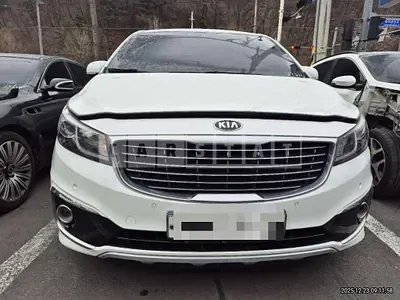 Photo 1 of 7: 2016 Kia Carnivals — Korean insurance auction