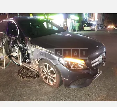 Photo 1 of 10: 2016 Mercedes-Benz C200 — Korean insurance auction