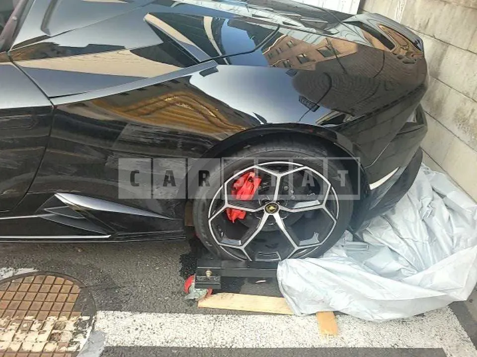 Photo 2 of 21: 2021 Lamborghini Huracan Evo Spyder, VIN ZHWET5ZFXMLA17520 — Korean insurance auction
