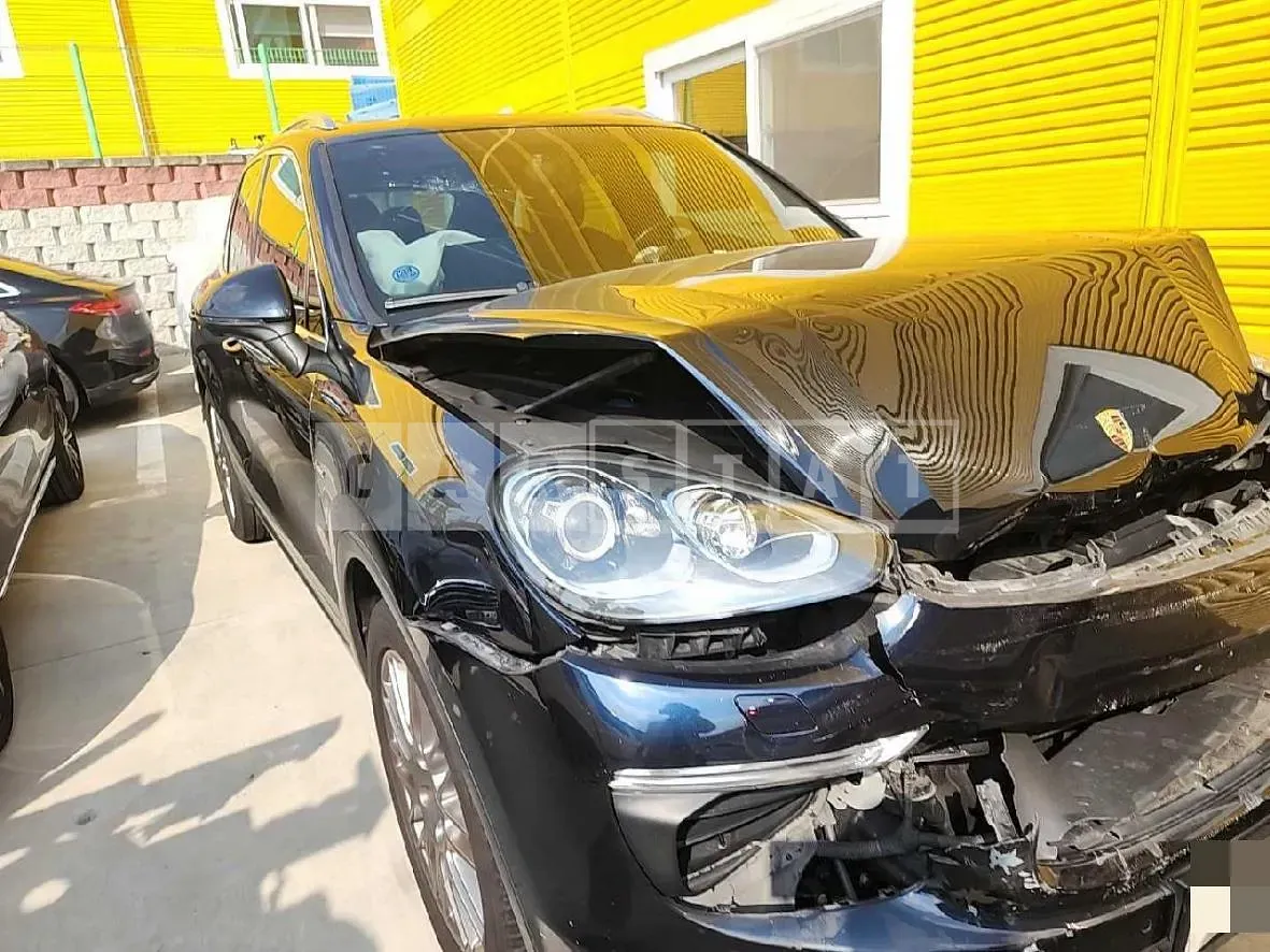 Photo 2 of 63: 2016 Porsche Cayenne Diesel, VIN WP1AF2928GKA47129 — Korean insurance auction