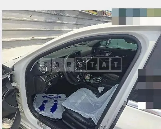 Photo 2 of 11: 2018 Mercedes-Benz E220 d — Korean insurance auction