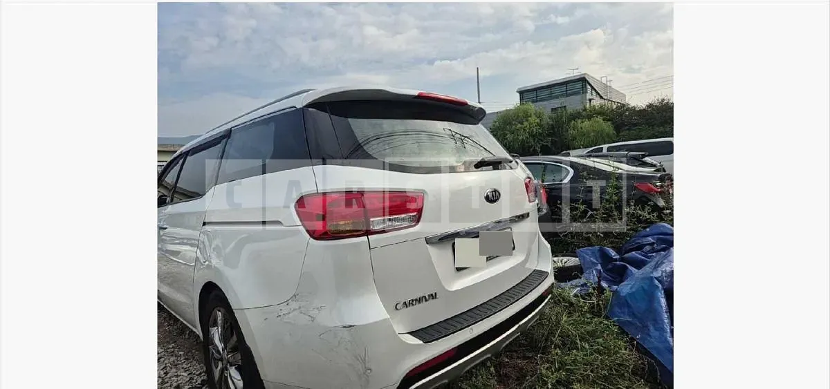 Photo 2 of 12: 2015 Kia Carnivals — Korean insurance auction