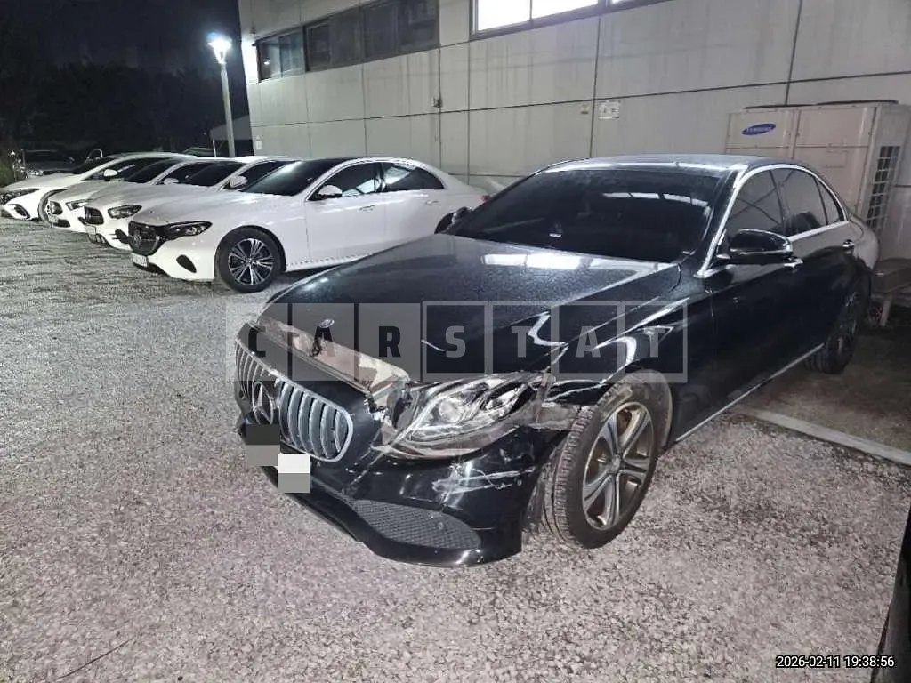 Photo 2 of 9: 2016 Mercedes-Benz E300 4Matic — Korean insurance auction