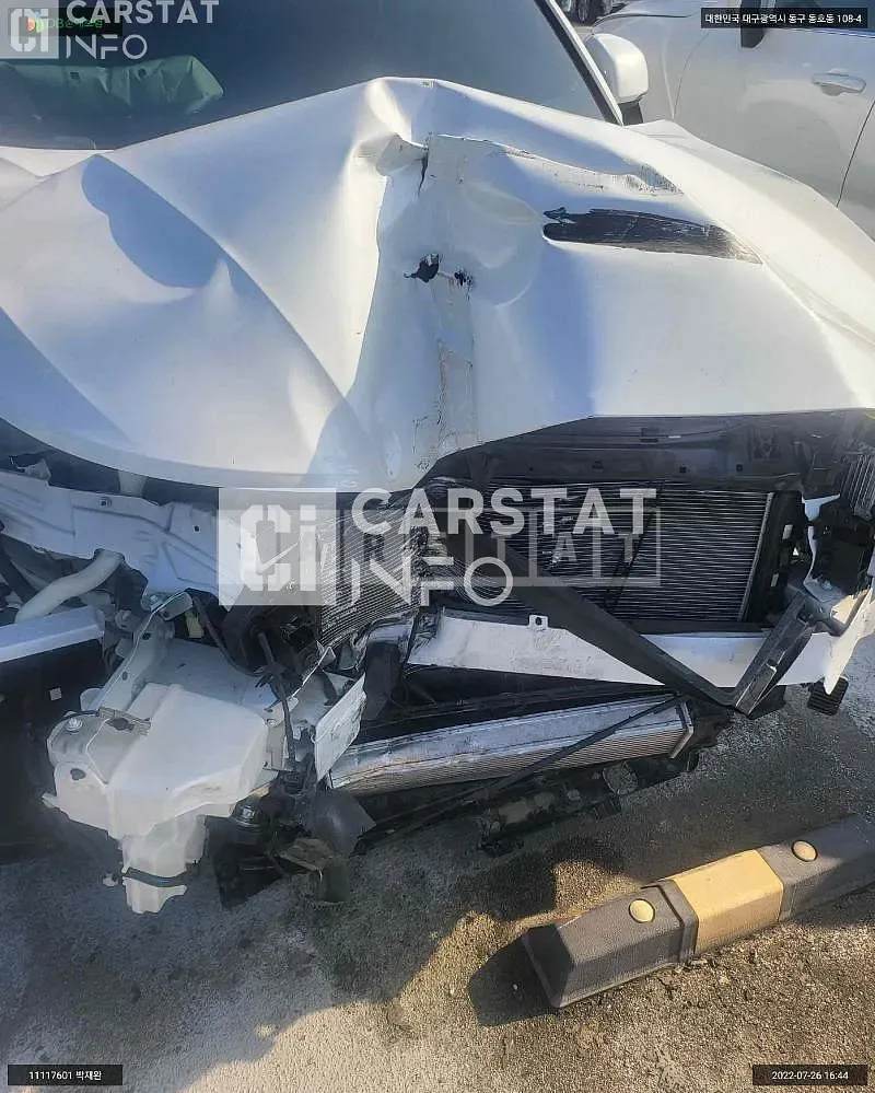 Photo 2 of 13: 2020 Volvo XC40 T4 AWD, VIN YV1XZACACL2293655 — Korean insurance auction