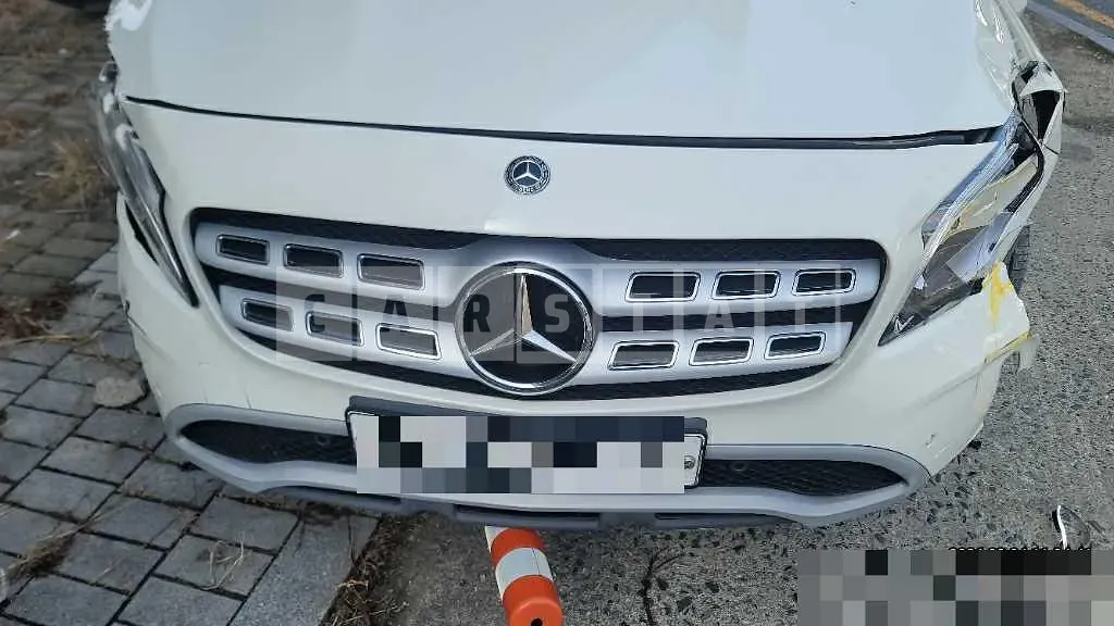 Photo 2 of 10: 2017 Mercedes-Benz GLA220 — Korean insurance auction