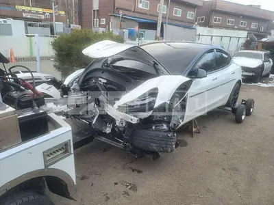 Photo 1 of 9: 2022 Tesla Model 3 Long Range, VIN 5YJ3E1EB5NF307056 — Korean insurance auction