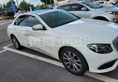Photo 1 of 12: 2019 Mercedes-Benz E220d 4Matic, VIN WDDZF0FB5KA668376 — Korean insurance auction