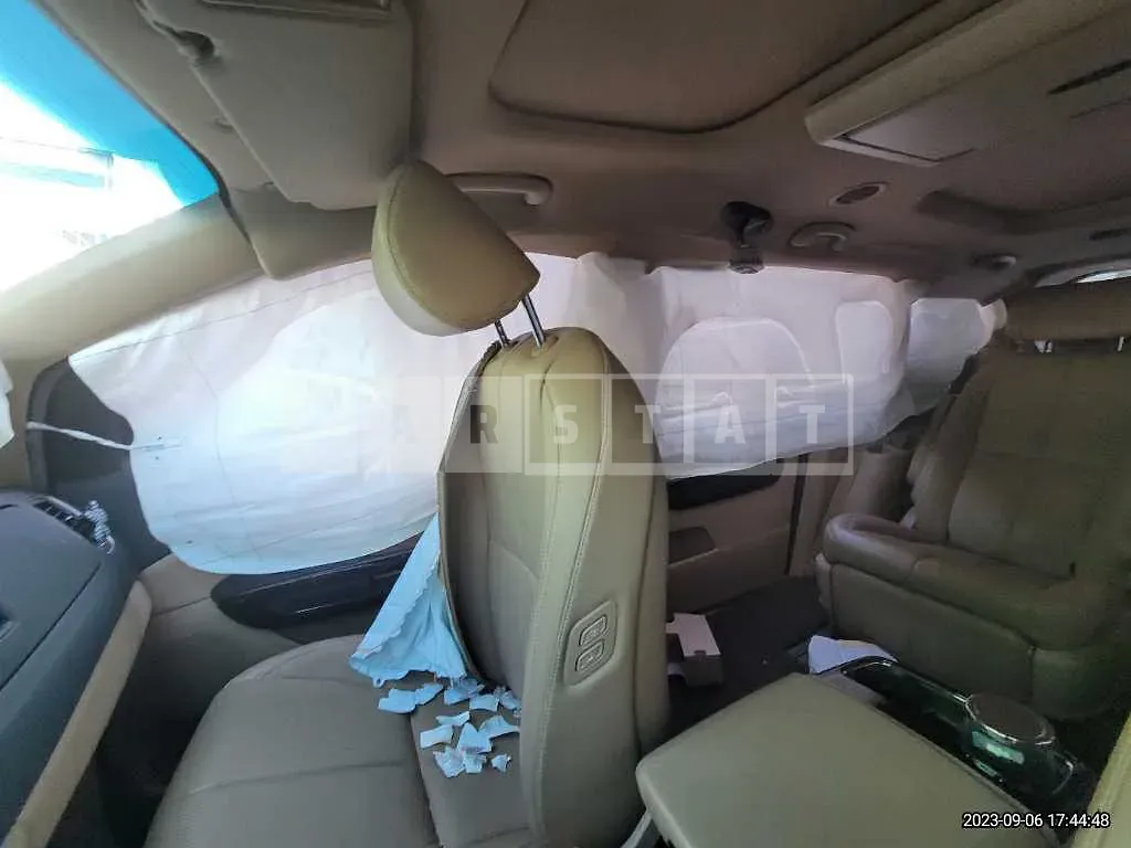 Photo 2 of 11: 2017 Kia Carnival Limousine, VIN KNAME81ABHS323112 — Korean insurance auction
