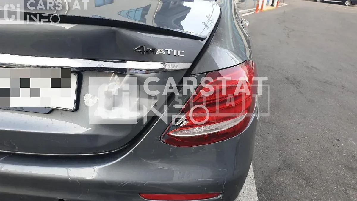 Photo 2 of 16: 2018 Mercedes-Benz E 300, VIN WDDZF4JB8KA540275 — Korean insurance auction