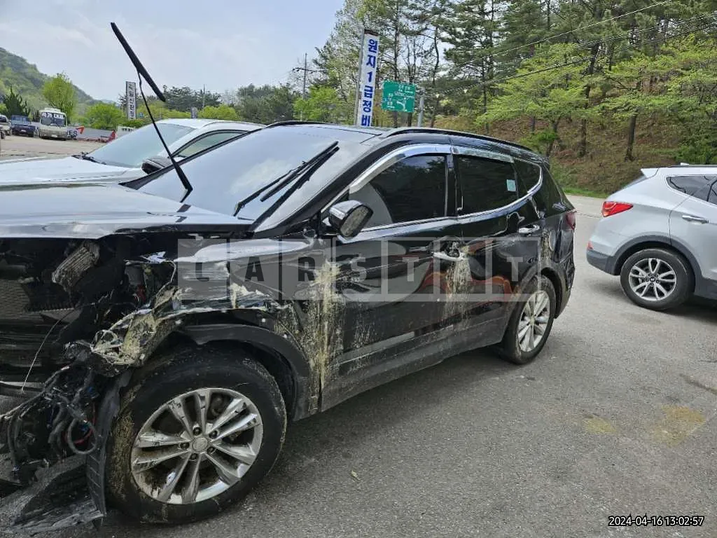 Photo 2 of 19: 2016 Hyundai Santa Fe — Korean insurance auction