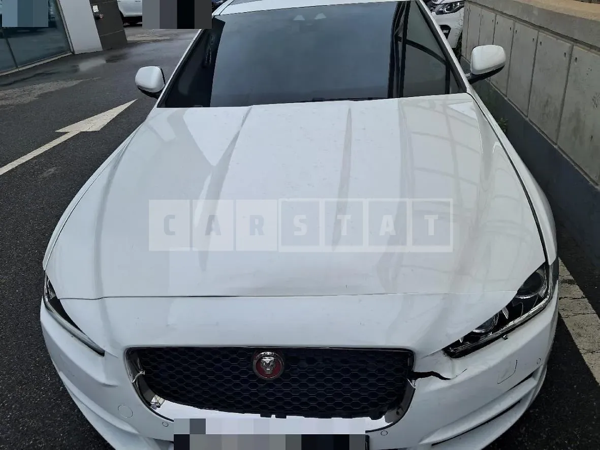 Photo 2 of 32: 2018 Jaguar XE 20d, VIN SAJAB4BN5JCP42085 — Korean insurance auction