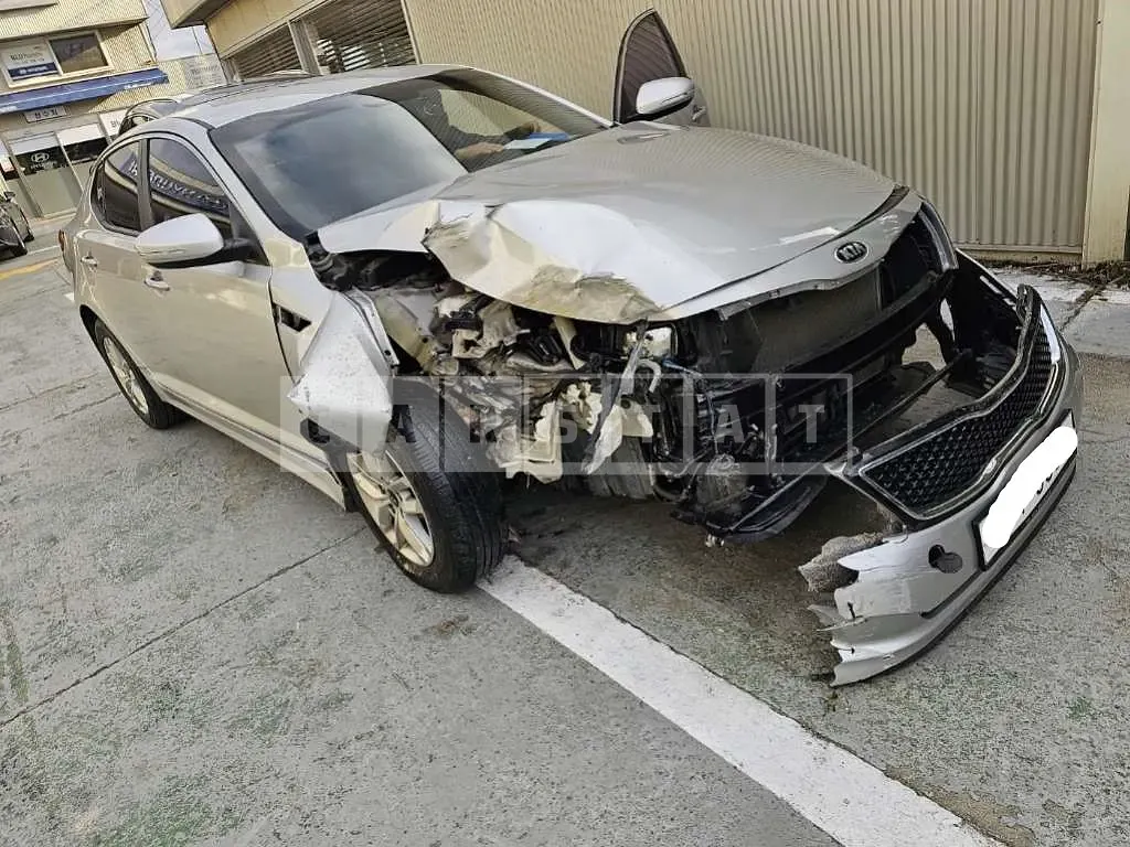 Photo 2 of 6: 2015 Kia K5, VIN KNAGN418BFA566496 — Korean insurance auction