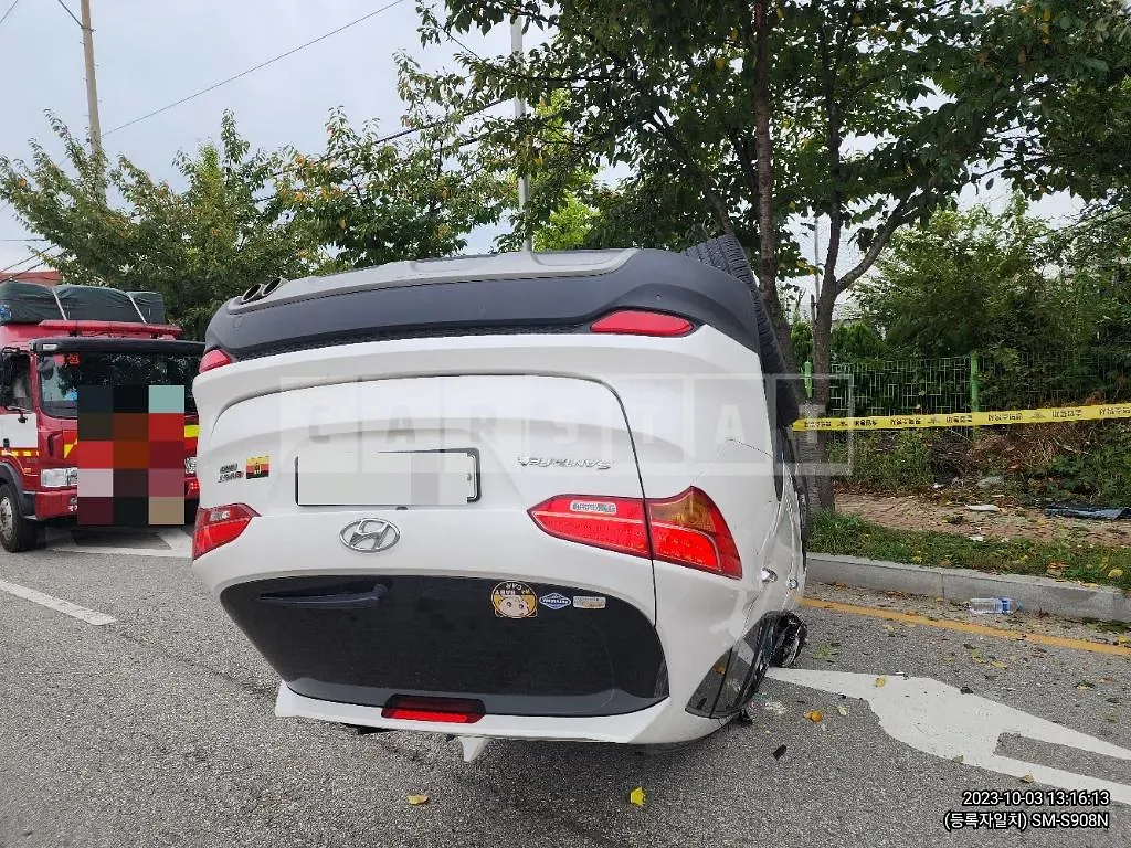 Photo 2 of 45: 2015 Hyundai Santa Fe DM 2.2 4WD, VIN KMHSW81XDFU457750 — Korean insurance auction