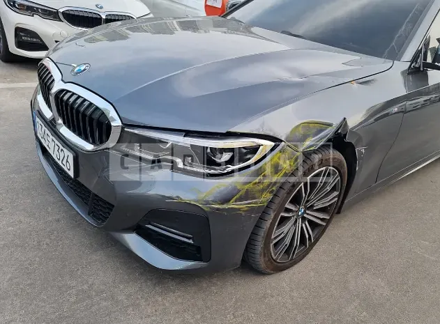 Photo 2 of 27: 2021 BMW 320i, VIN WBA5X5104MFL55573 — Korean insurance auction