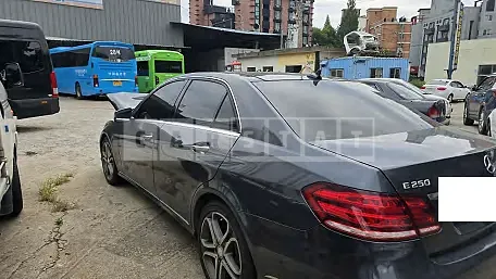 Photo 2 of 10: 2015 Mercedes-Benz E250 BlueTec 4Matic — Korean insurance auction