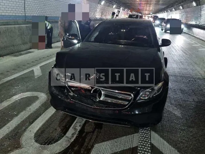 Photo 2 of 11: 2016 Mercedes-Benz E220 d, VIN WDDZF0EB2HA117896 — Korean insurance auction