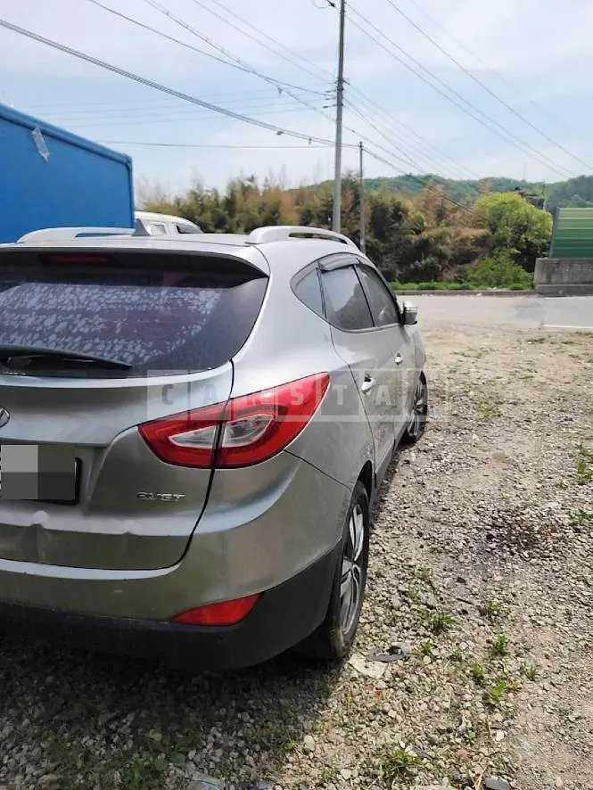 Photo 2 of 6: 2014 Hyundai Tucson, VIN KMHJT81VBFU037897 — Korean insurance auction