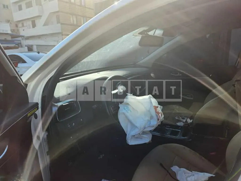 Photo 2 of 8: 2018 Kia Sorento, VIN KNAPG81BBJA470068 — Korean insurance auction