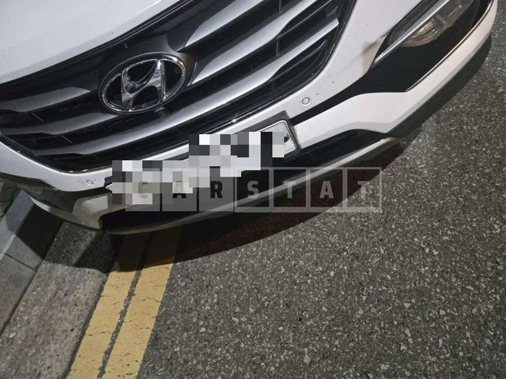 Photo 2 of 9: 2016 Hyundai Santa Fe DM — Korean insurance auction