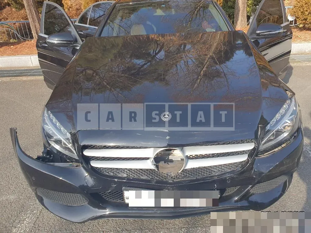 Photo 2 of 9: 2017 Mercedes-Benz C200 d — Korean insurance auction