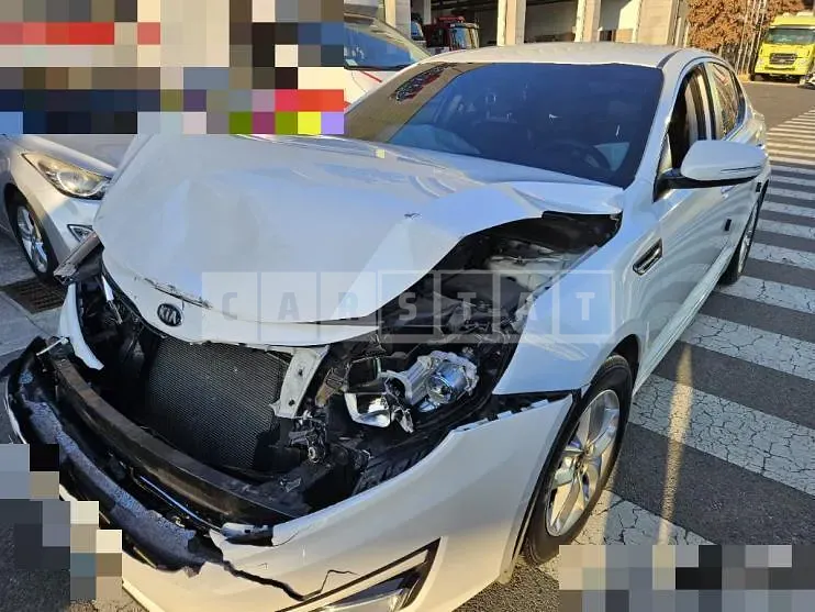 Photo 2 of 11: 2015 Kia K5 2.0 — Korean insurance auction