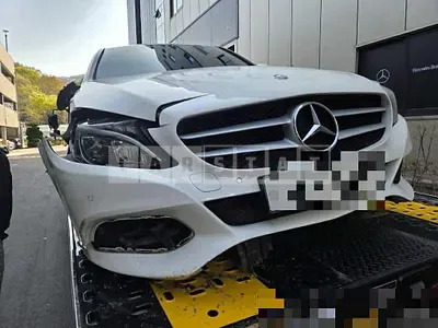 Photo 1 of 19: 2016 Mercedes-Benz C200 d — Korean insurance auction