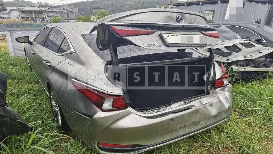 Photo 2 of 42: 2021 Lexus ES300h — Korean insurance auction
