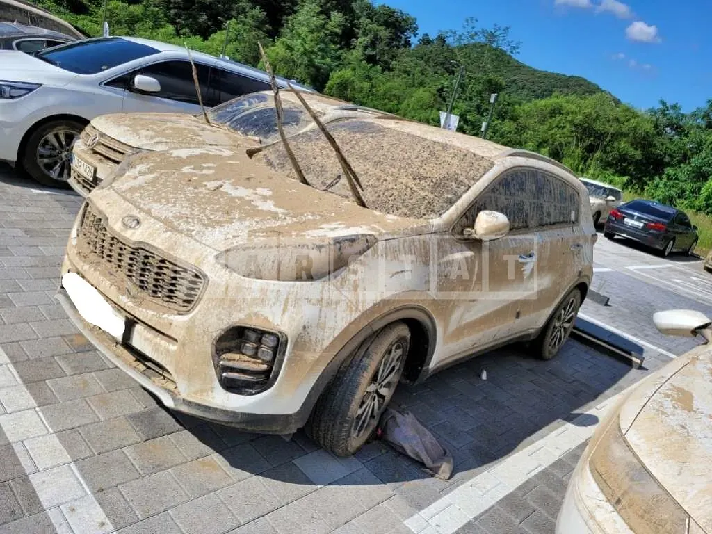 Photo 2 of 4: 2018 Kia Sportage, VIN KNAP781ABJK382518 — Korean insurance auction