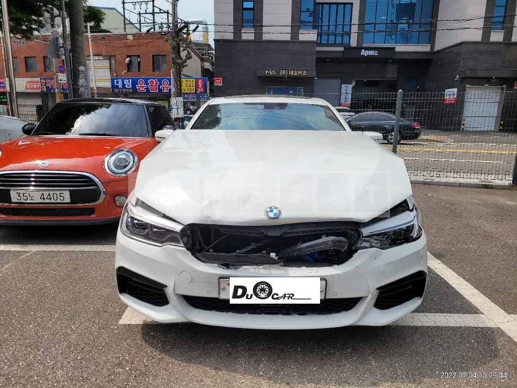Photo 2 of 43: 2020 BMW 520i M Sport Package, VIN WBAJK9103LCE88154 — Korean insurance auction