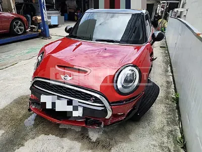Photo 1 of 16: 2015 MINI Cooper SD Five-Door, VIN WMWXT7103G2C15304 — Korean insurance auction