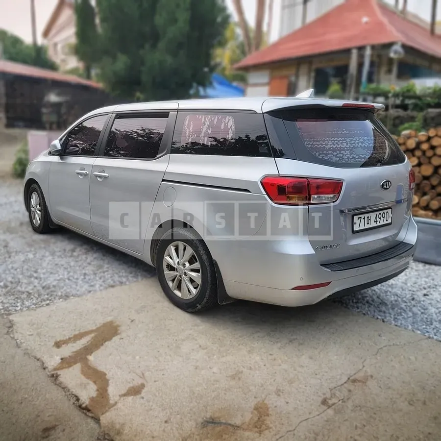 Photo 2 of 4: 2015 Kia Carnivals — Korean insurance auction
