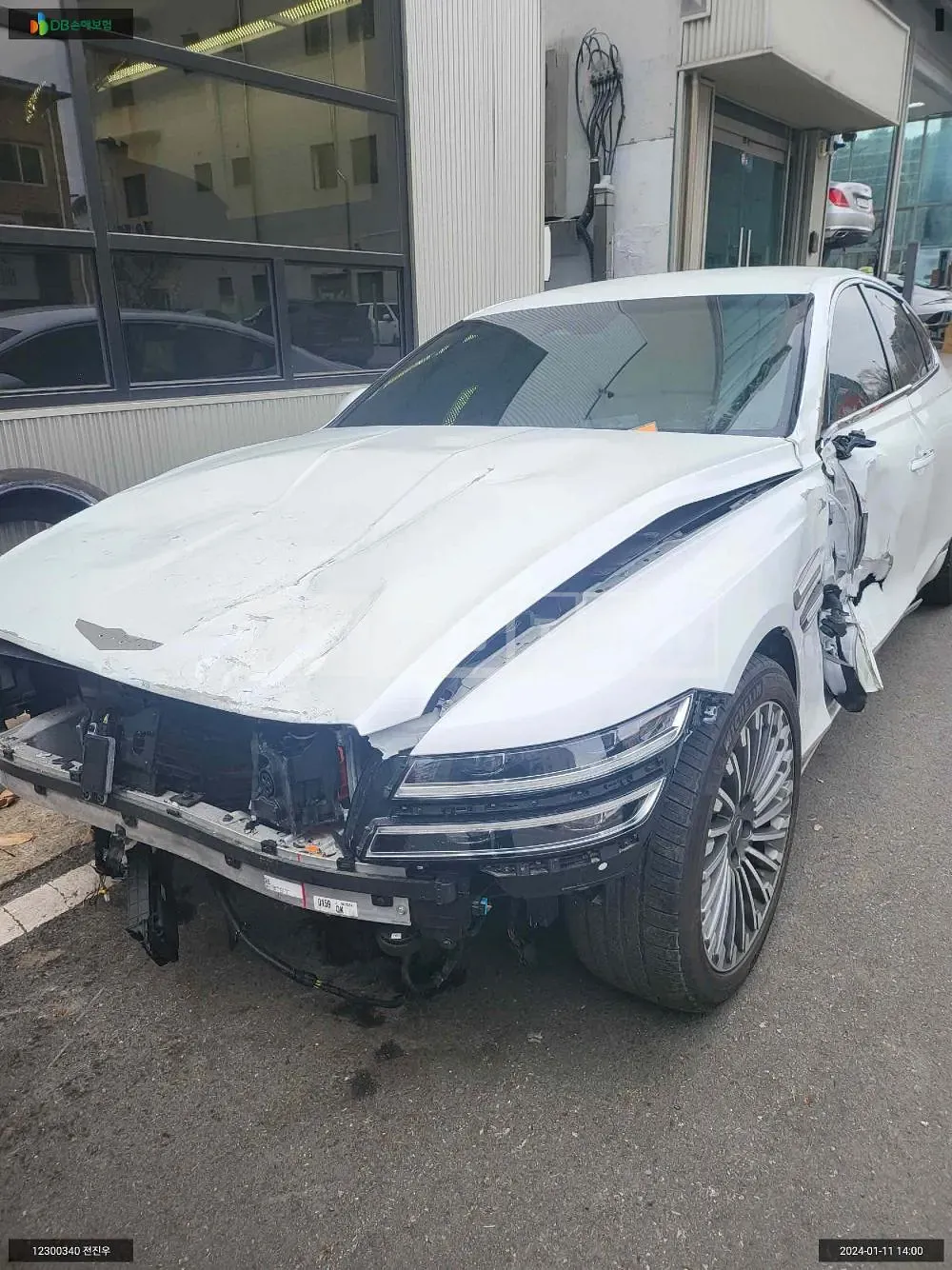 Photo 2 of 13: 2022 Genesis G80, VIN KMTGE411PNU002034 — Korean insurance auction