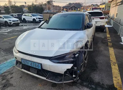Photo 1 of 50: 2022 Kia EV6 — Korean insurance auction