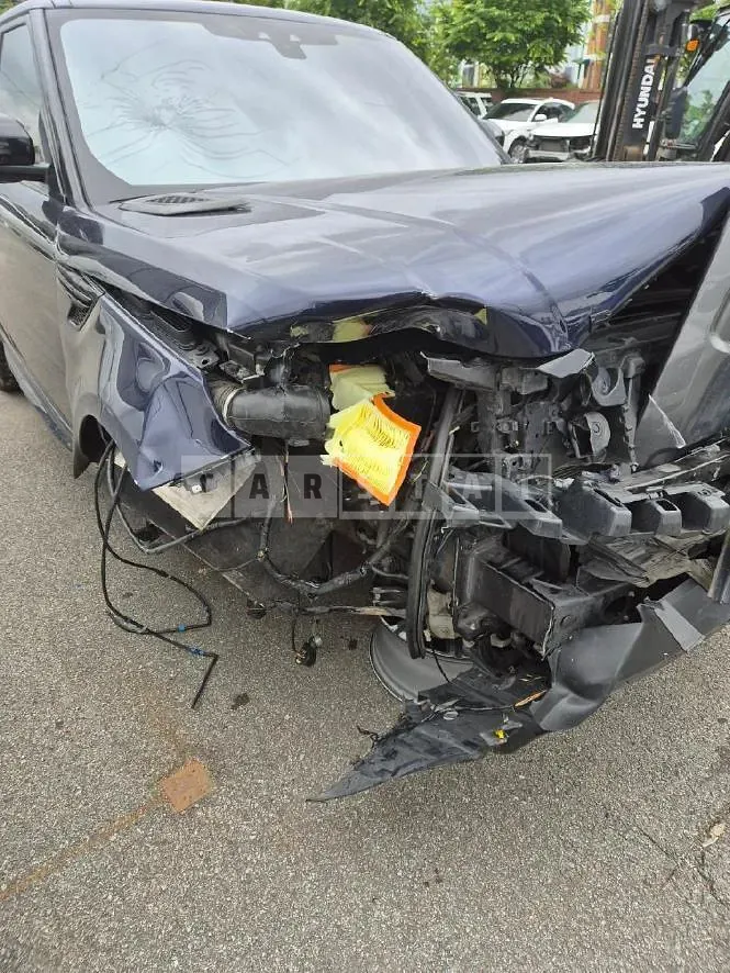 Photo 2 of 36: 2017 Land Rover Range Rover Sport 3.0d, VIN SALWA2FK1HA694809 — Korean insurance auction