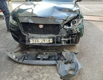 Photo 2 of 25: 2018 Jaguar F-Pace 20d, VIN SADCA2BN3JA320914 — Korean insurance auction