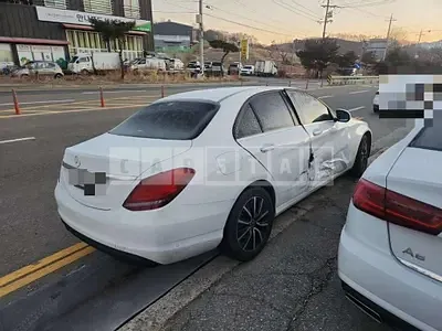 Photo 1 of 4: 2019 Mercedes-Benz C200 — Korean insurance auction