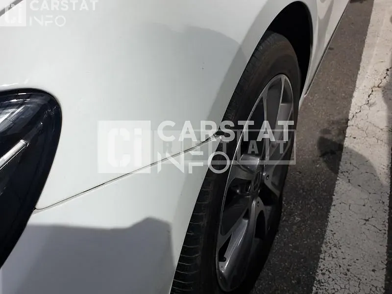 Photo 2 of 18: 2018 Mercedes-Benz E300, VIN WDDZF4KB2KA579538 — Korean insurance auction