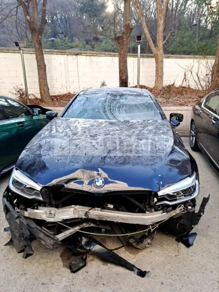 Photo 2 of 25: 2018 BMW 530i xDrive, VIN WBAJD9109JB277521 — Korean insurance auction