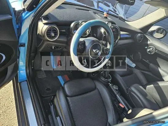 Photo 2 of 11: 2015 MINI Cooper Five-Door, VIN WMWXS5109F2B03306 — Korean insurance auction