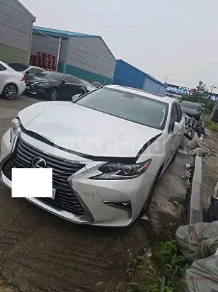 Photo 3 of 3: 2018 Lexus ES300h — Korean insurance auction