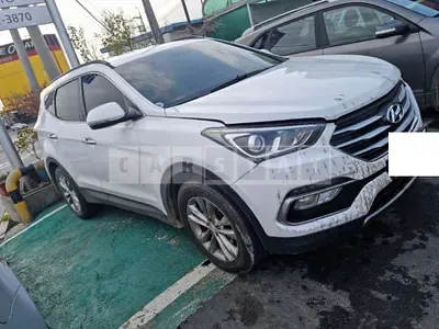 Photo 1 of 12: 2017 Hyundai Santa Fe, VIN KMHSW81UBHU717025 — Korean insurance auction